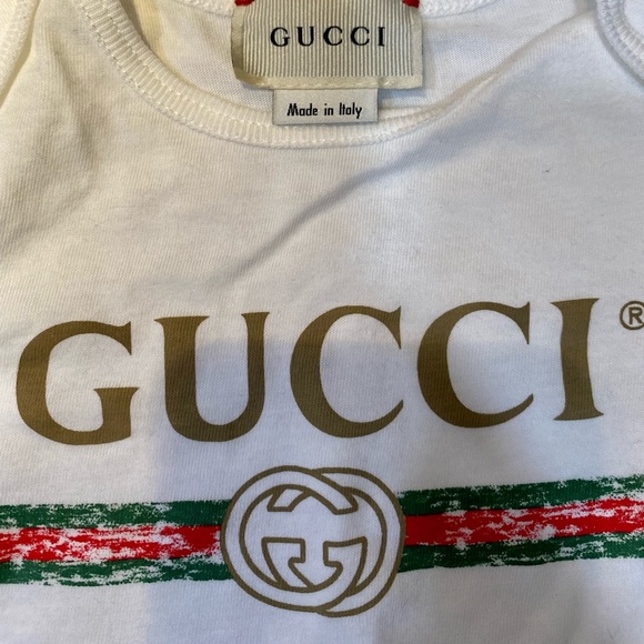 **SOLD**Baby Gucci Gift Set - Picture 5 of 12